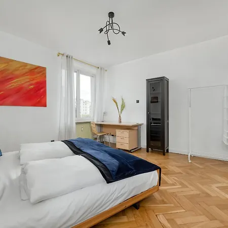 Przytulny Legionow Z Parkingiem By Renters アパート